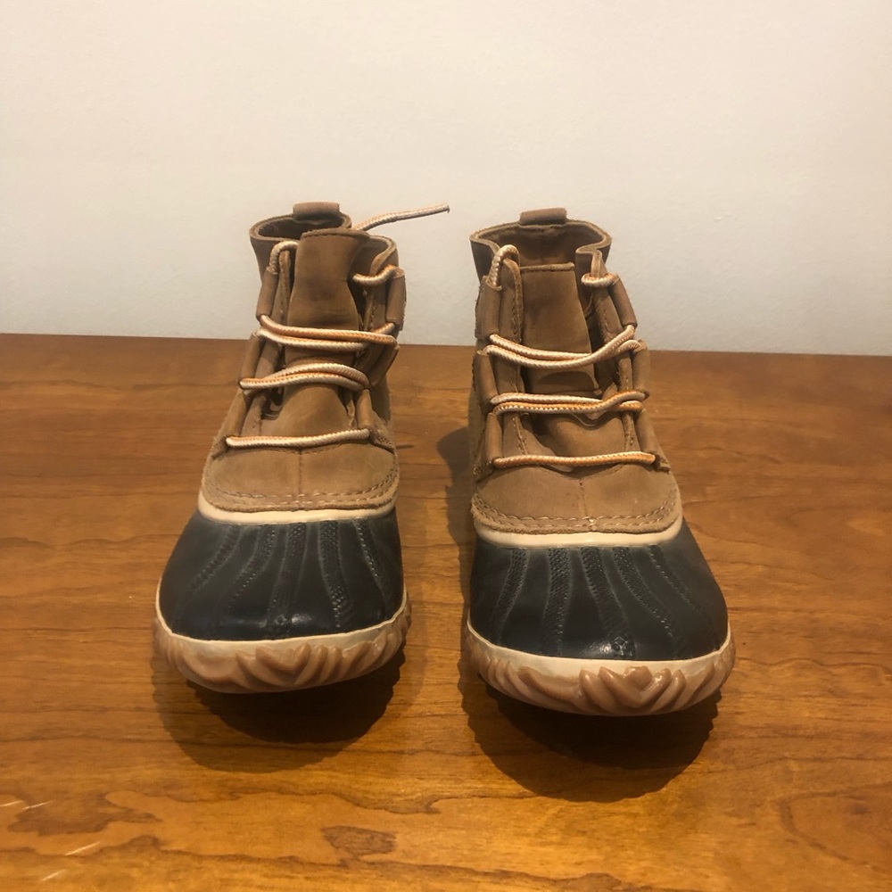 Tan sorel waterproof ankle rain boots